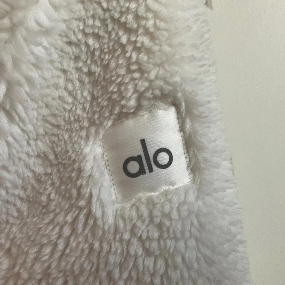 ALO Yoga White LA Cropped Sherpa Fleece Full Zip Hooded Jacket - XS Winter Warm